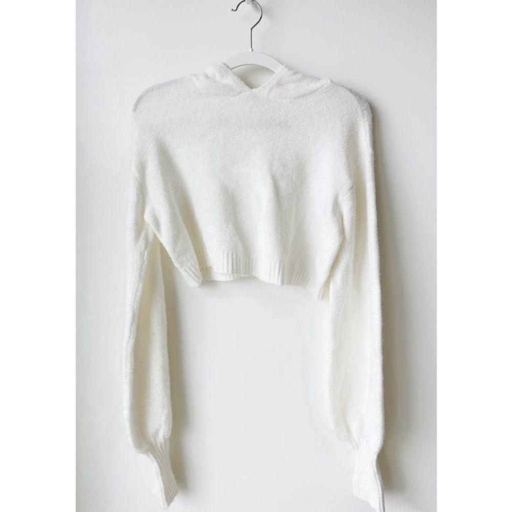 OLIVACEOUS Ivory Cropped Hoodie Sweater